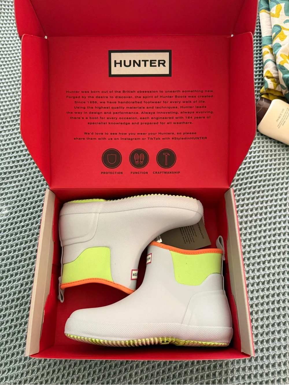 Kids Hunter rain boots size 2